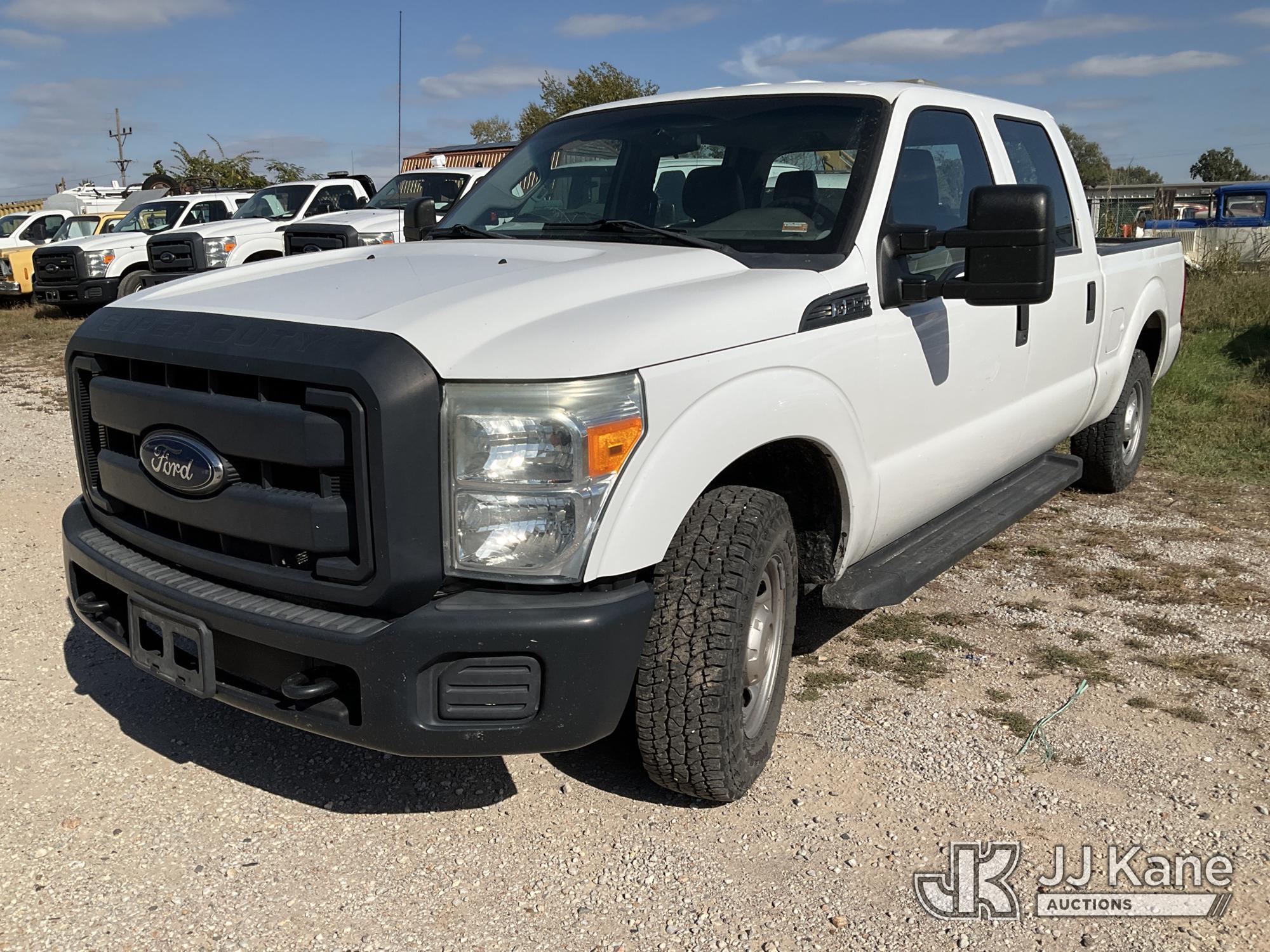 2015 Ford F-250 SD Crew-Cab Pickup Truck (1654451)