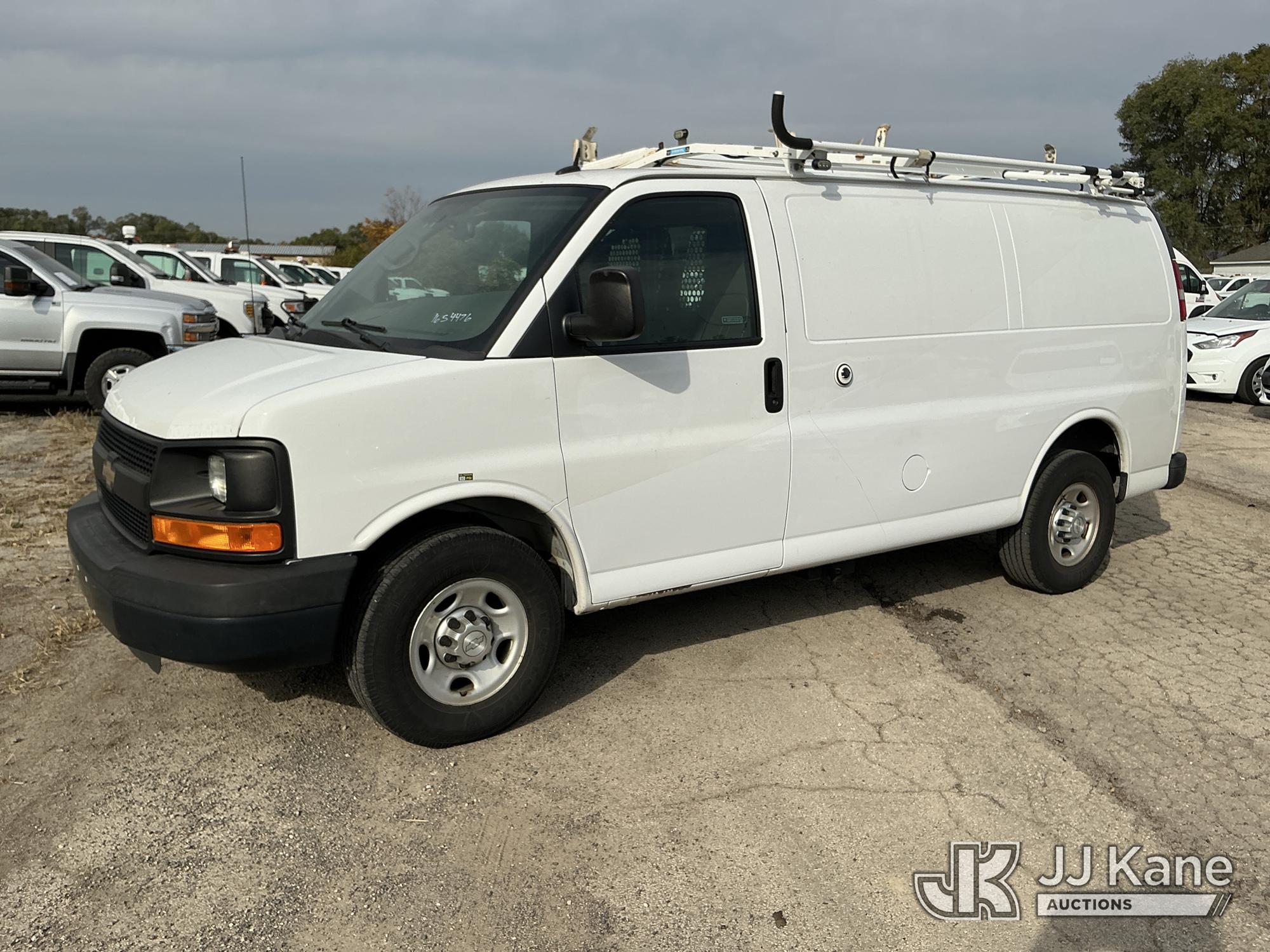 2015 Chevrolet Express G2500 Cargo Van (1654476)