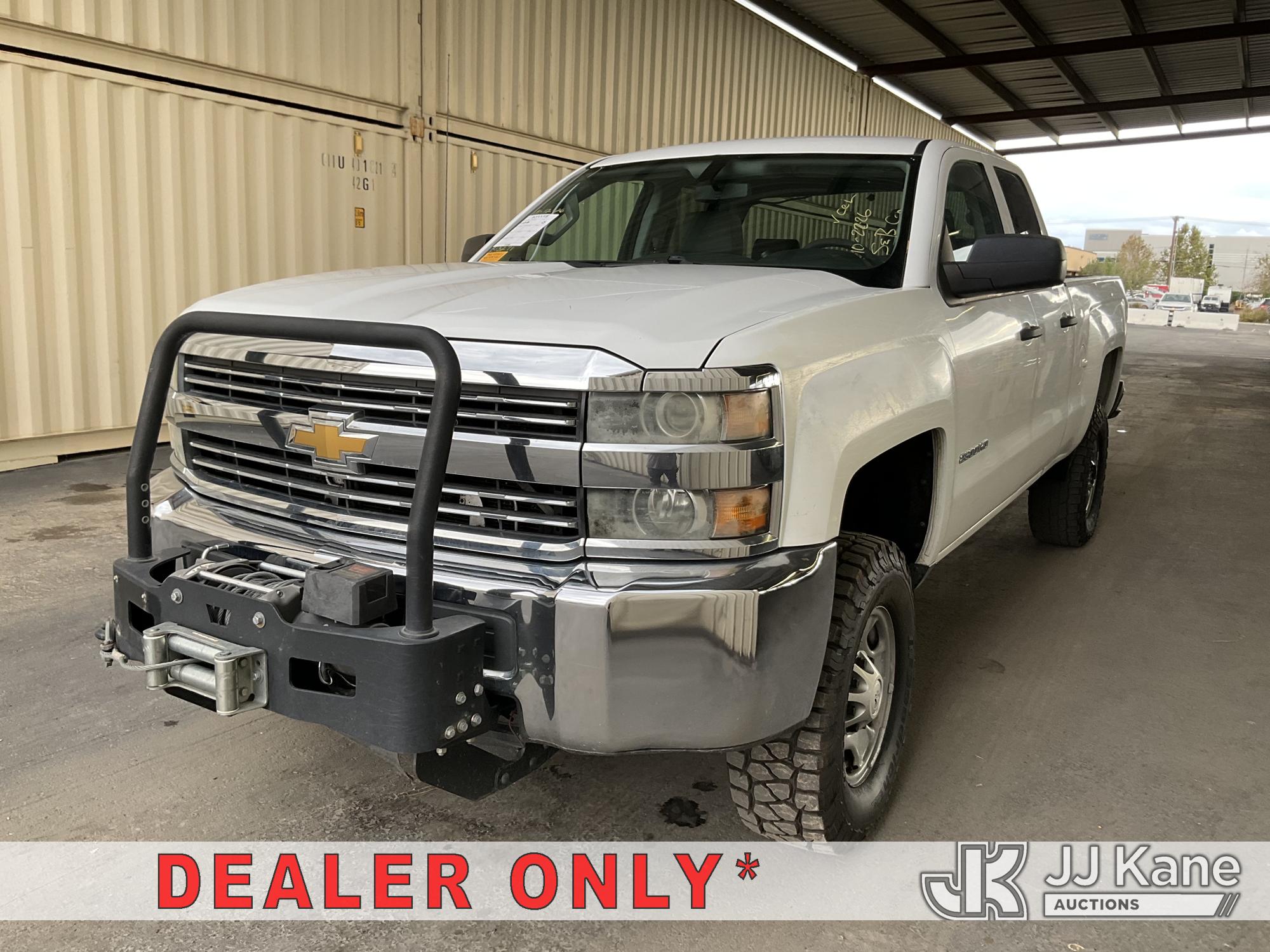 2015 Chevrolet Silverado 2500HD Crew-Cab Pickup Truck (1654498)