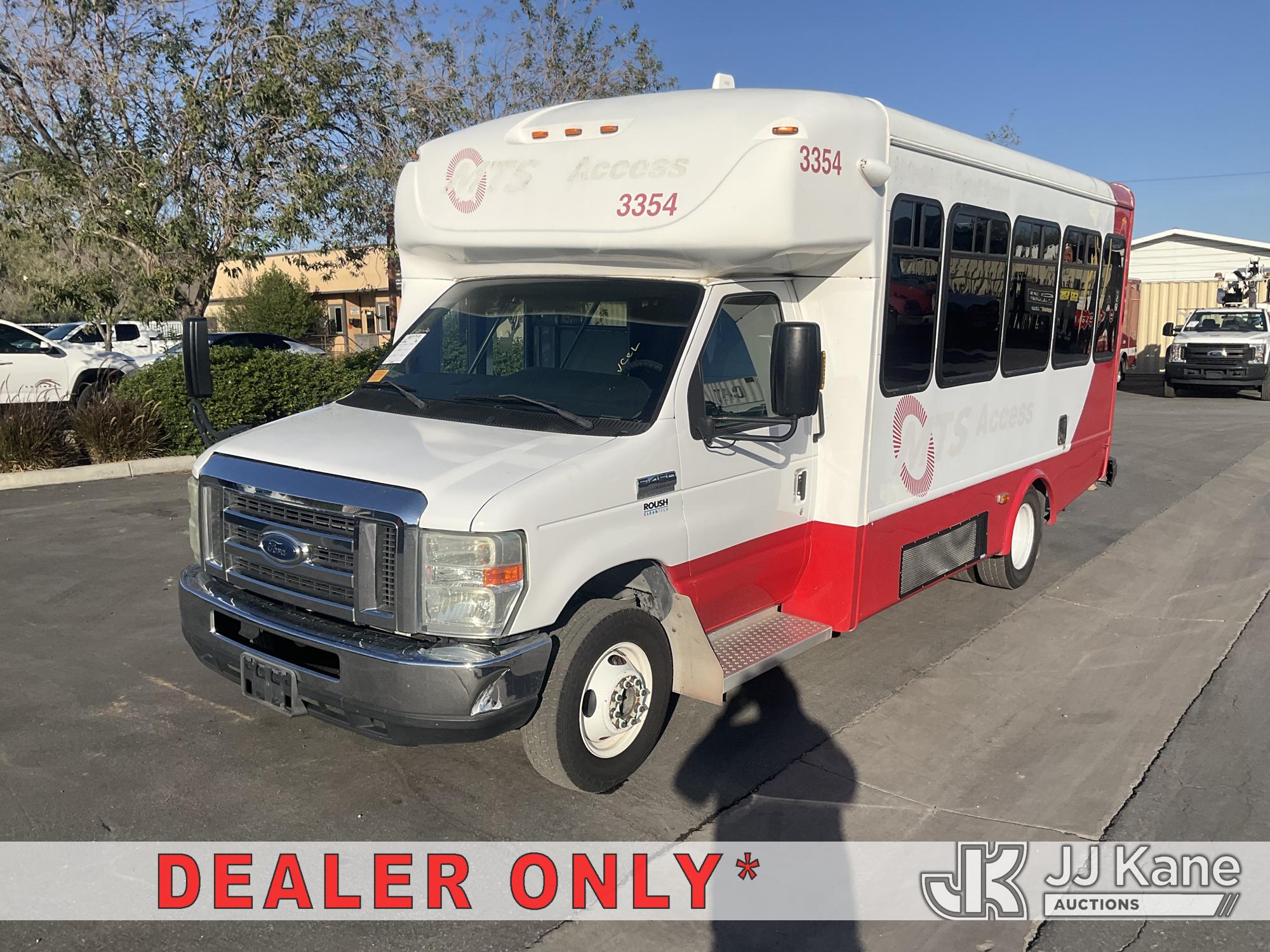 2016 Ford Econoline Passenger Bus (1654513)