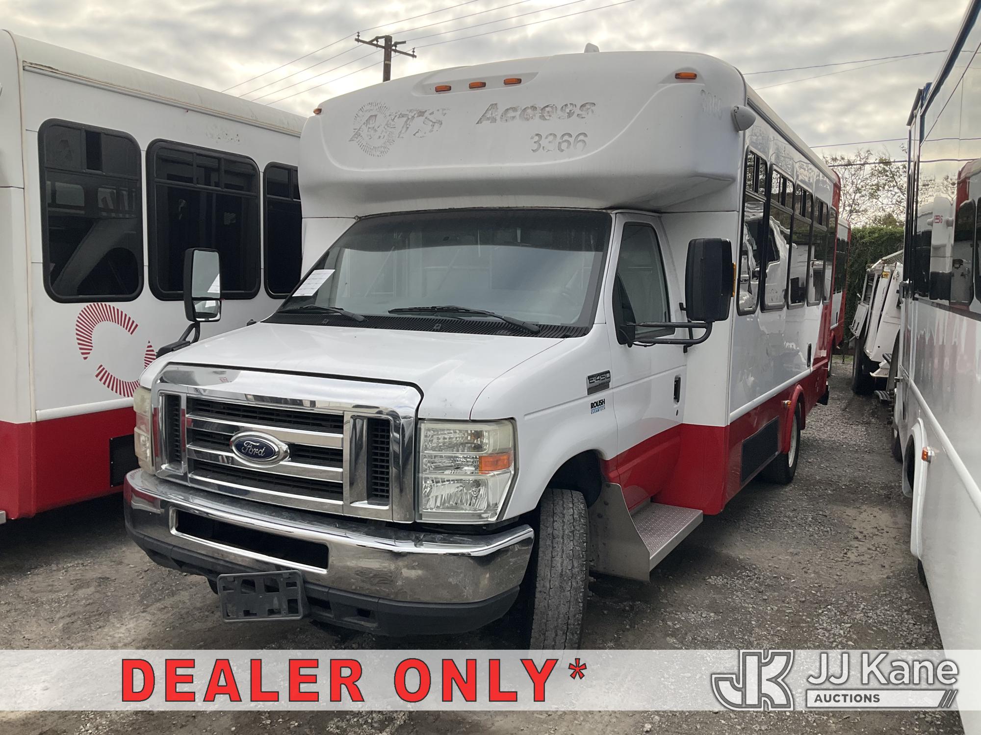 2016 Ford Econoline Passenger Bus (1654515)