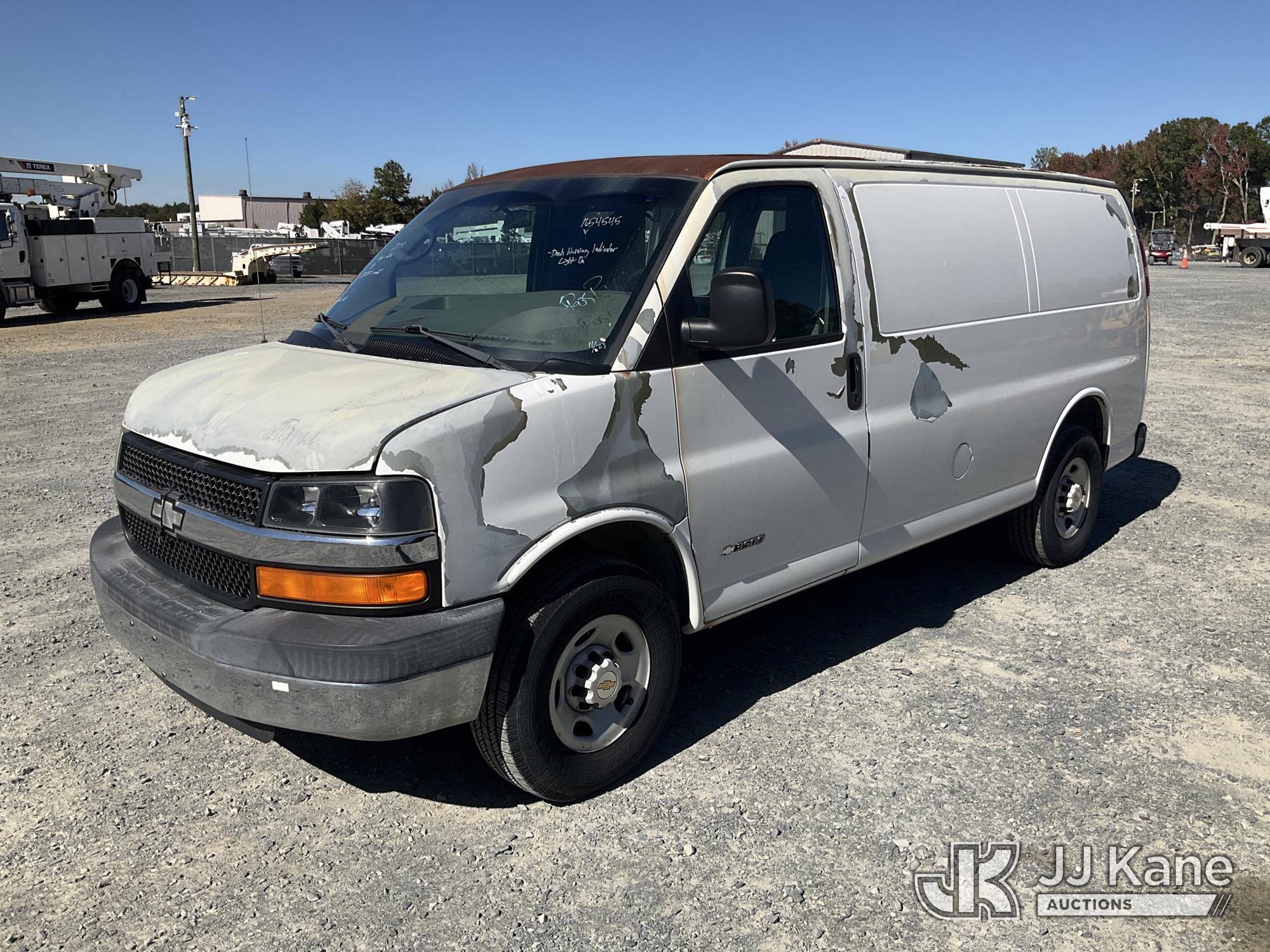 2005 Chevrolet Express G3500 Cargo Van (1654545)