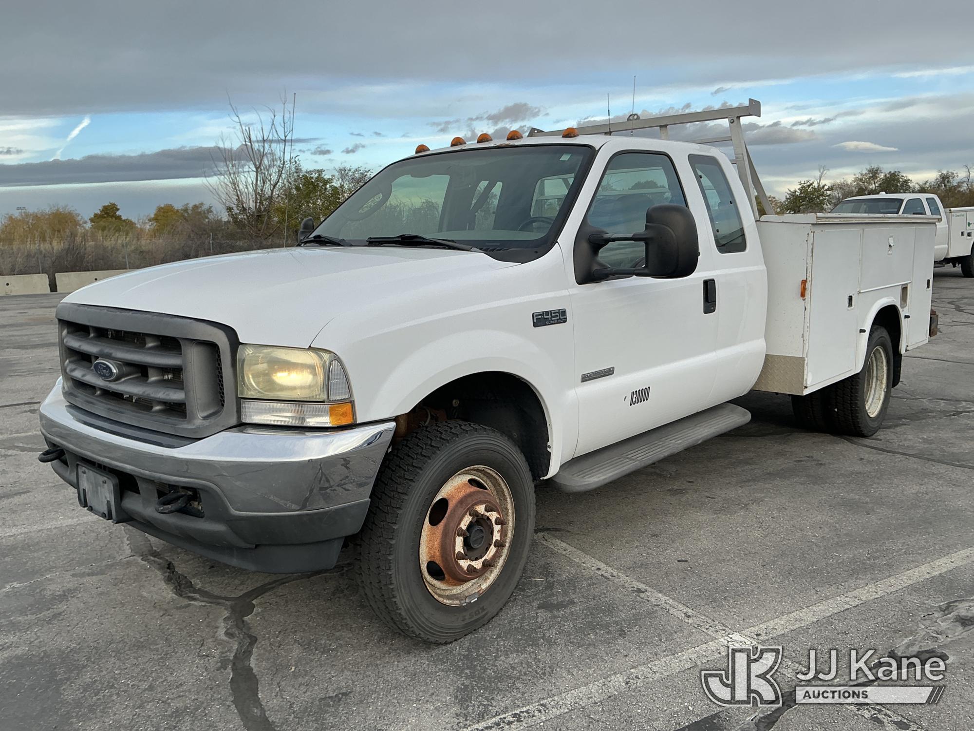 2004 Ford F450 4x4 Extended-Cab Service Truck (1655138)