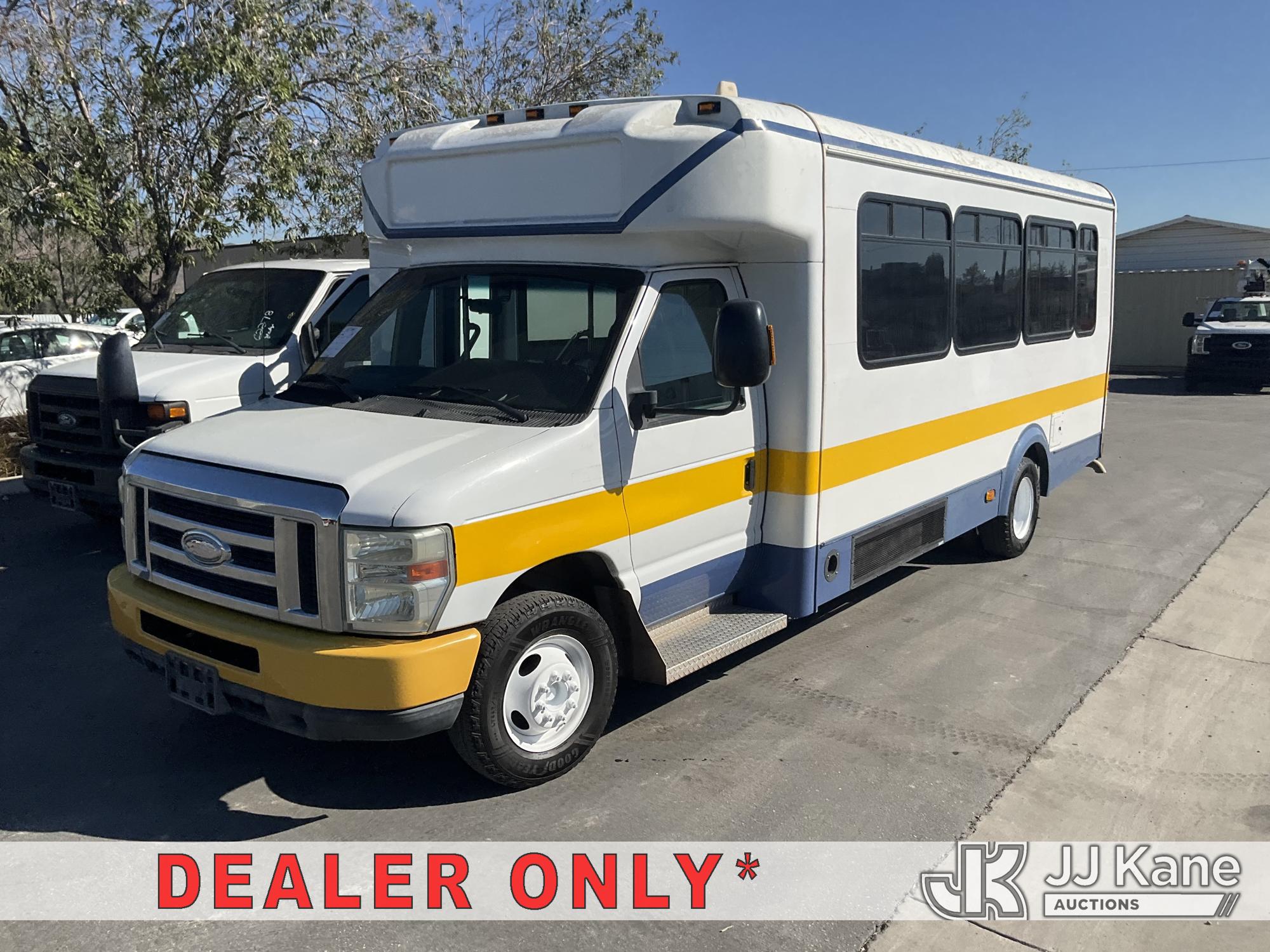 2014 Ford Econoline Passenger Bus (1655148)