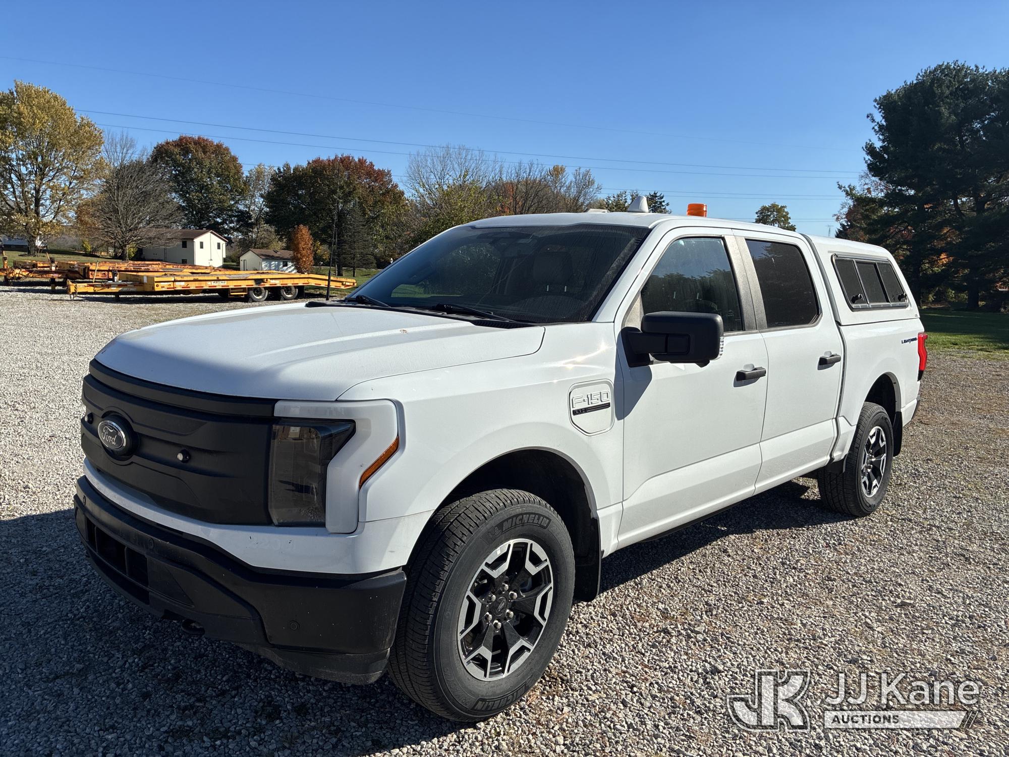 2022 Ford F-150 Lightning Crew-Cab Pickup Truck (1655197)
