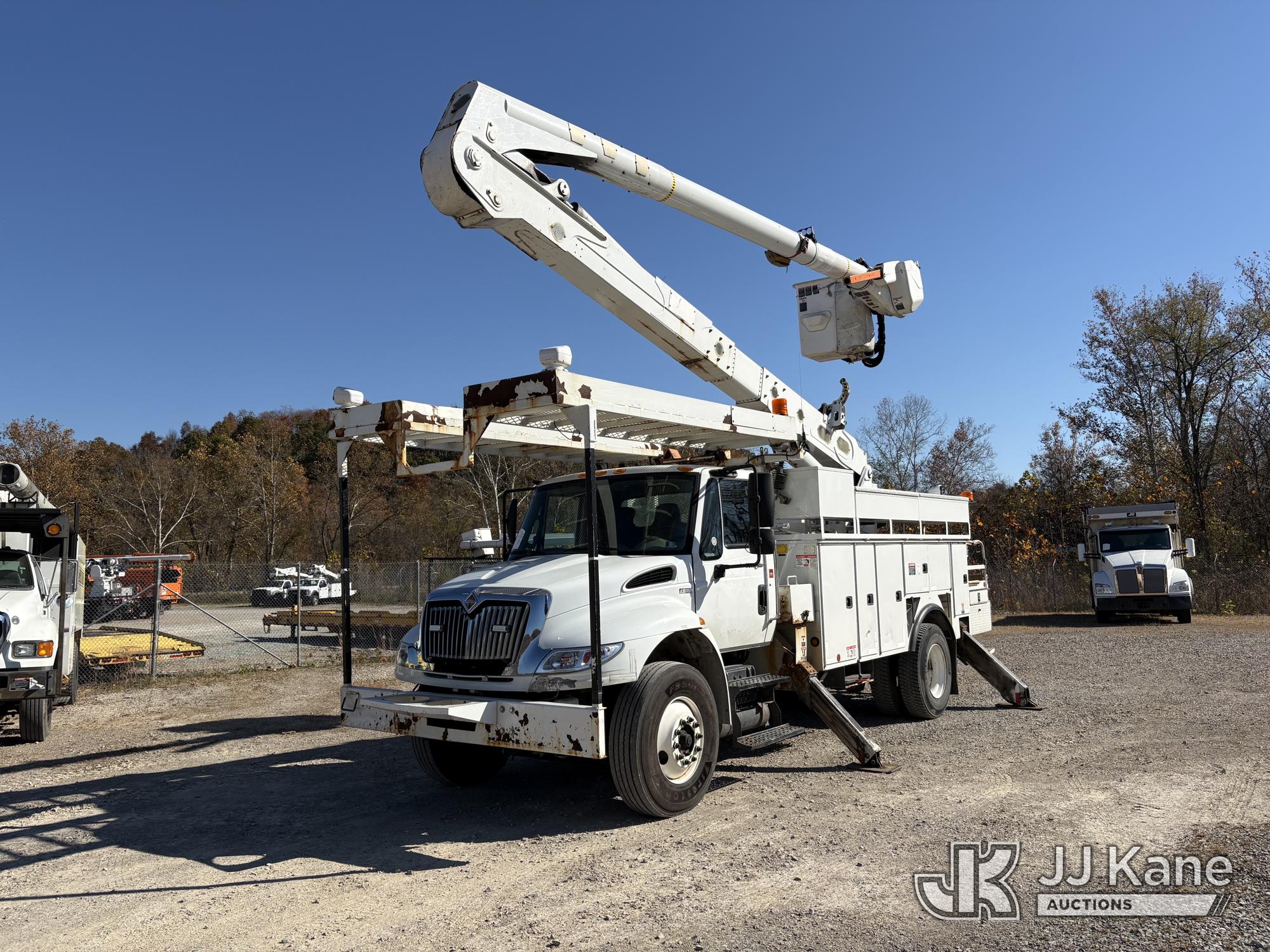 Altec AN55E-OC Over-Center Material Handling Bucket Truck On 2013 International 4400 Utility Truck (1655740)