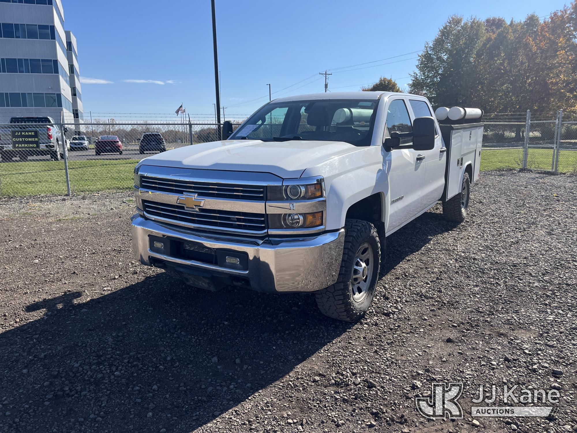 2016 Chevrolet Silverado 3500HD 4x4 Crew-Cab Service Truck (1655756)