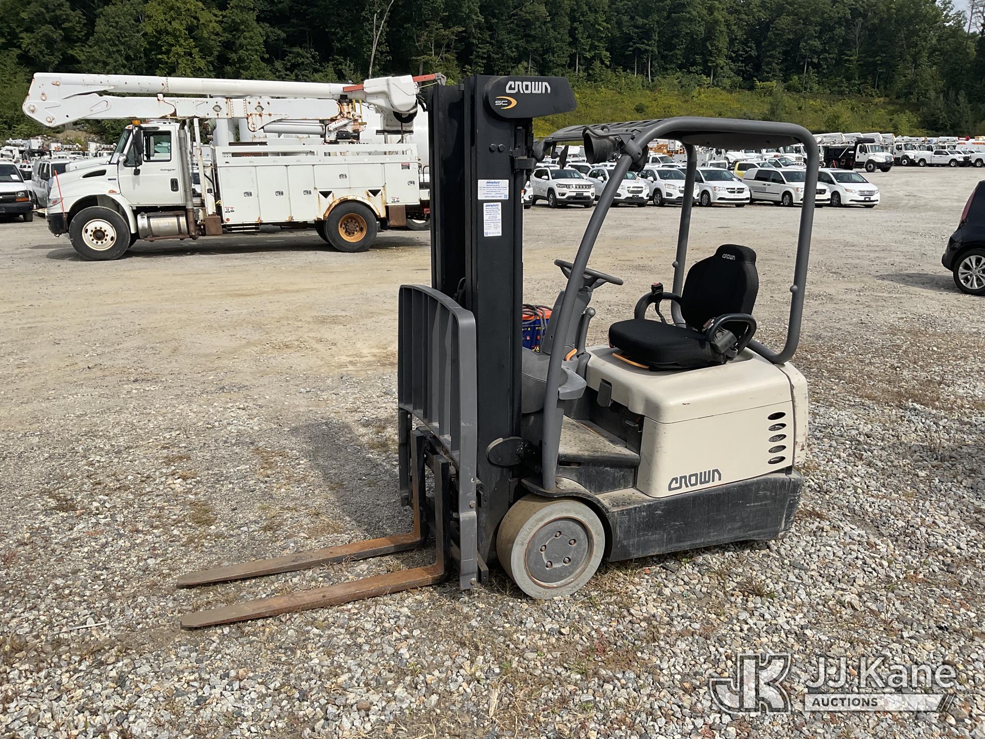 2010 Crown SC4510-30 3-Wheel Solid Tired Electric Forklift (1656063)
